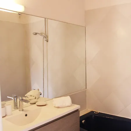 42 M2 D'elegance Avec Terrasse, Parking, Belle Vue