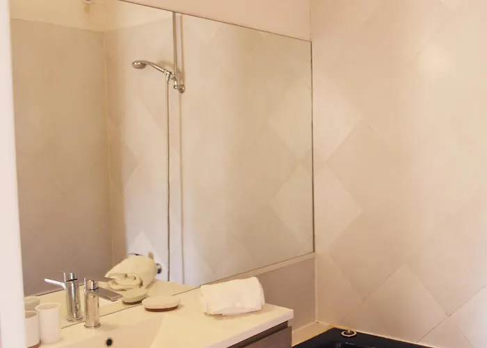 42 M2 D'elegance Avec Terrasse, Parking, Belle Vue